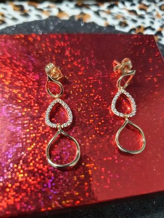 Pendiente largo con baño de oro 18 kts