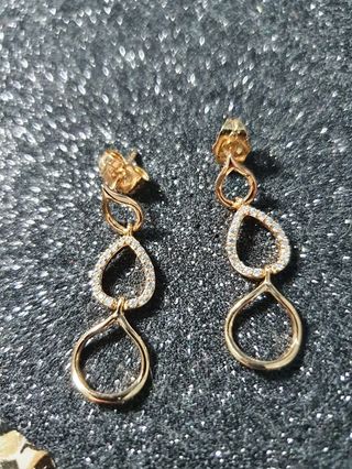 Pendiente largo con baño de oro 18 kts