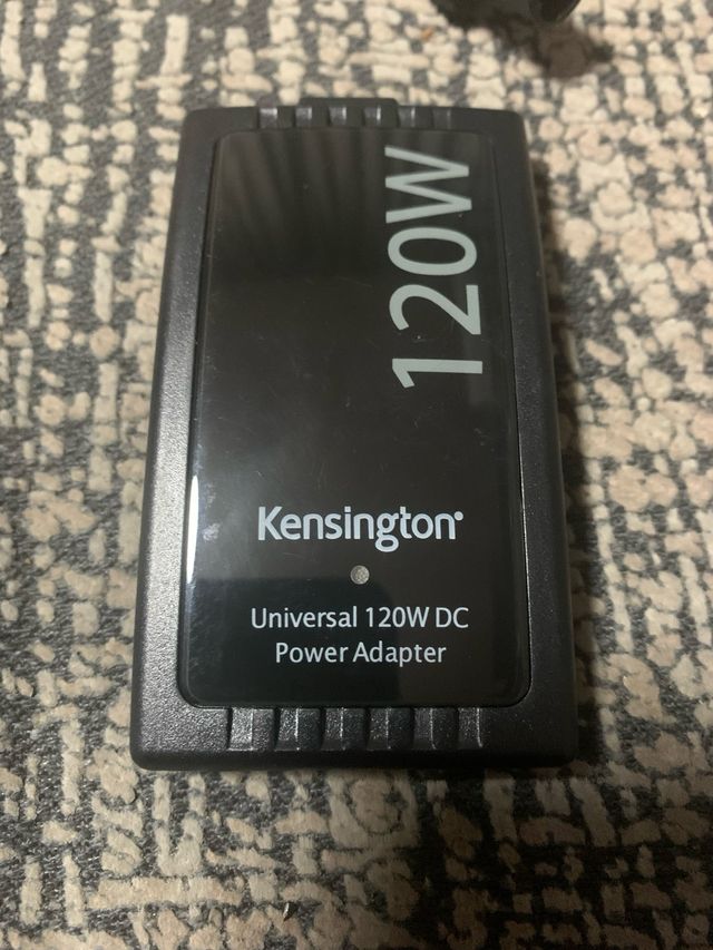 Cargador de pc portatil para coche o avión 