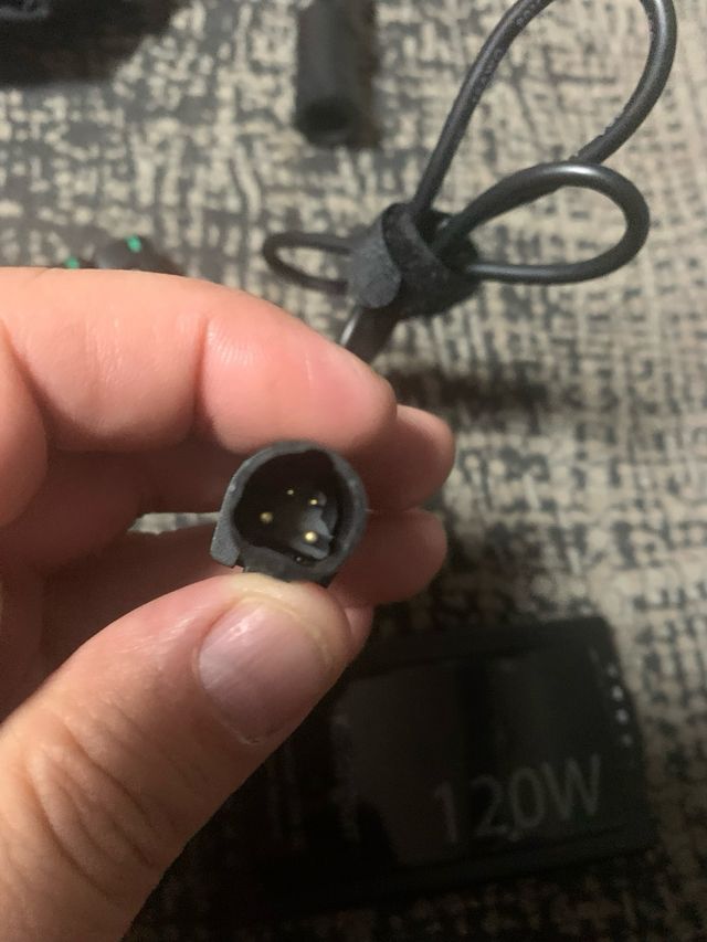 Cargador de pc portatil para coche o avión 