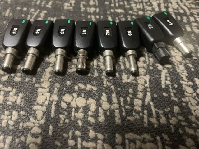 Cargador de pc portatil para coche o avión 