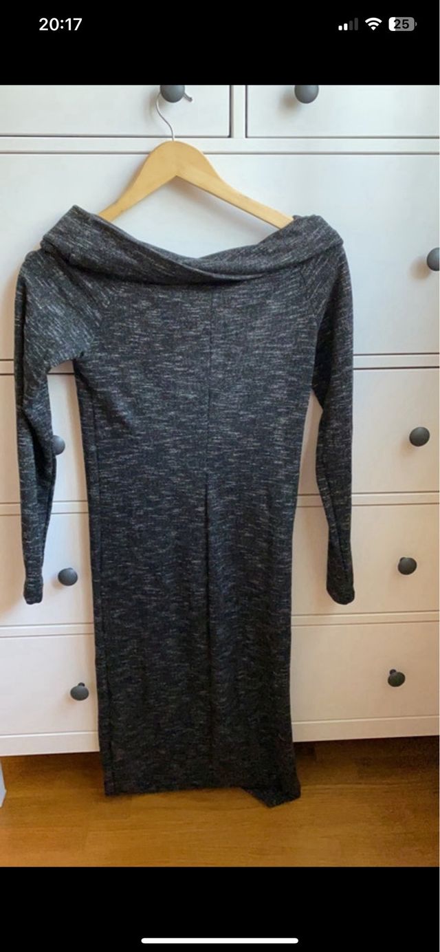 Vestido cuello barco invierno gris Stradivarius
