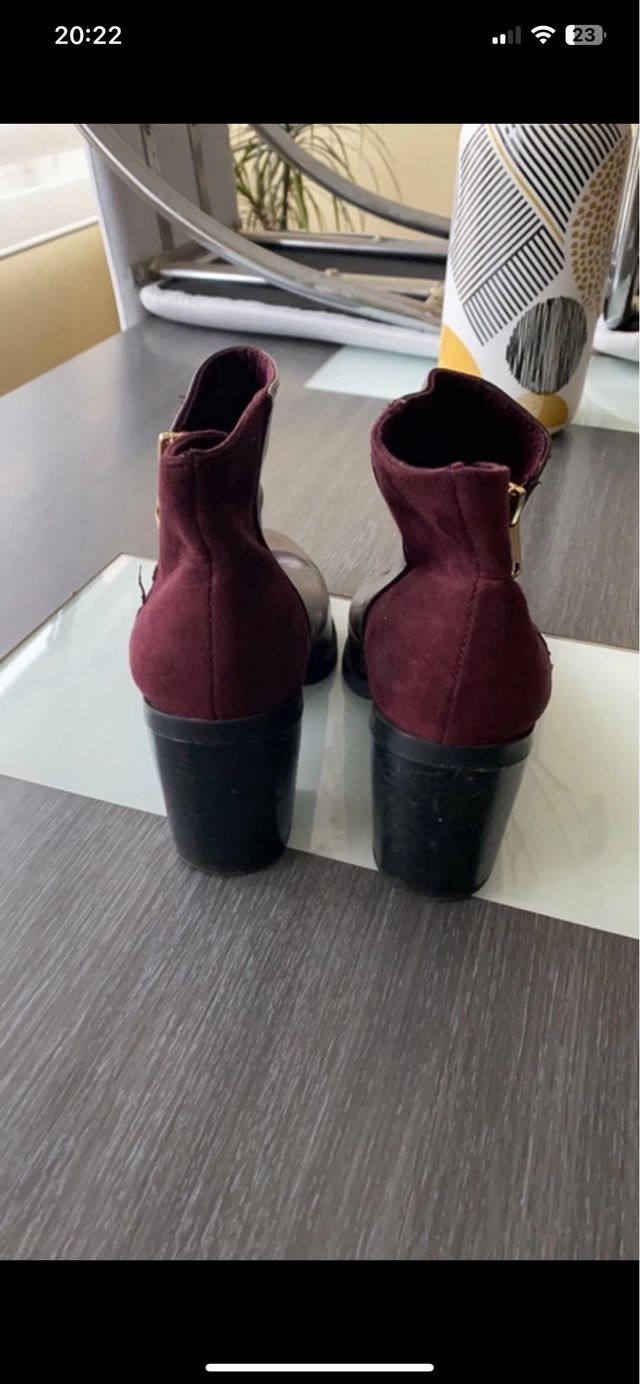 Botines granate de tacón Stradivarius