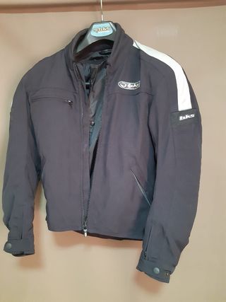 Dos chaquetas de moto