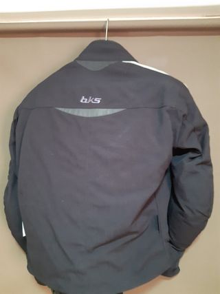Dos chaquetas de moto