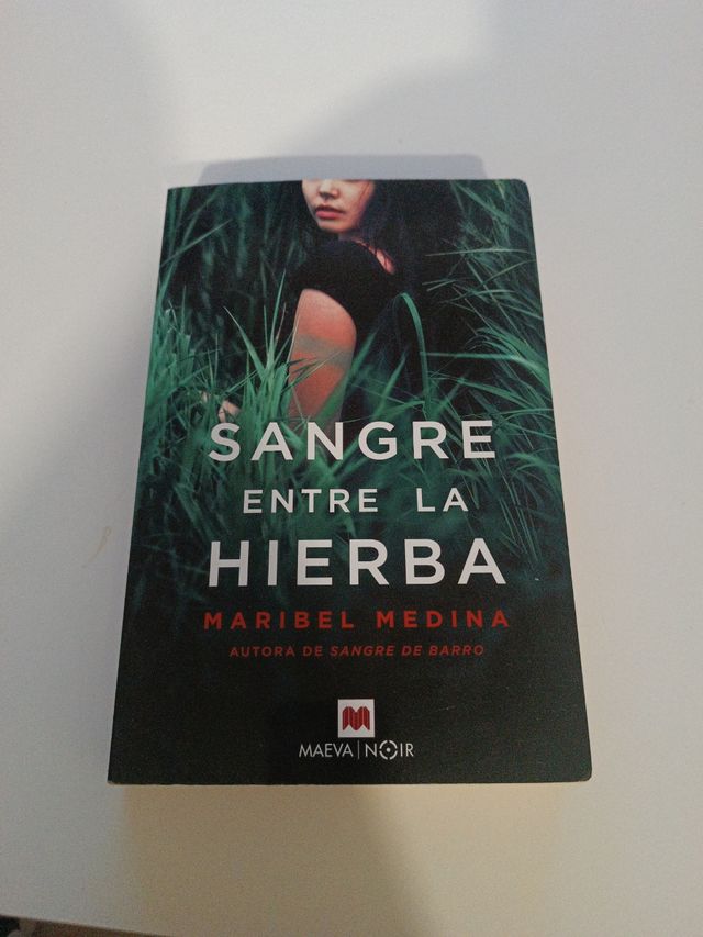 Sangre entre la hierba (Spanish Edition)