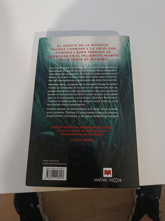 Sangre entre la hierba (Spanish Edition)
