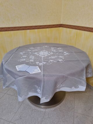 Tovaglia in organza celeste tonda con 8t