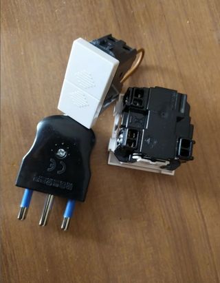 Accessori pulsante e prese nuove