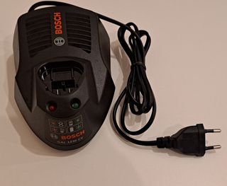 Cargador bosch 12V 3A