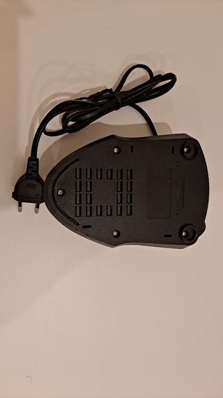 Cargador bosch 12V 3A