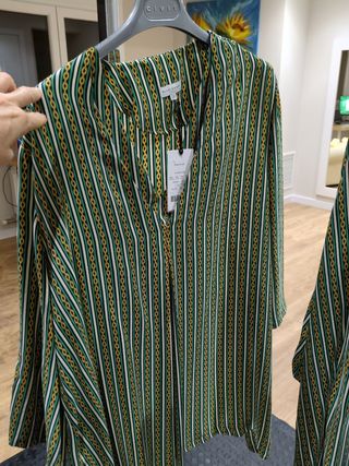 Blusón geométrico verde, amarillo y blanco T 48