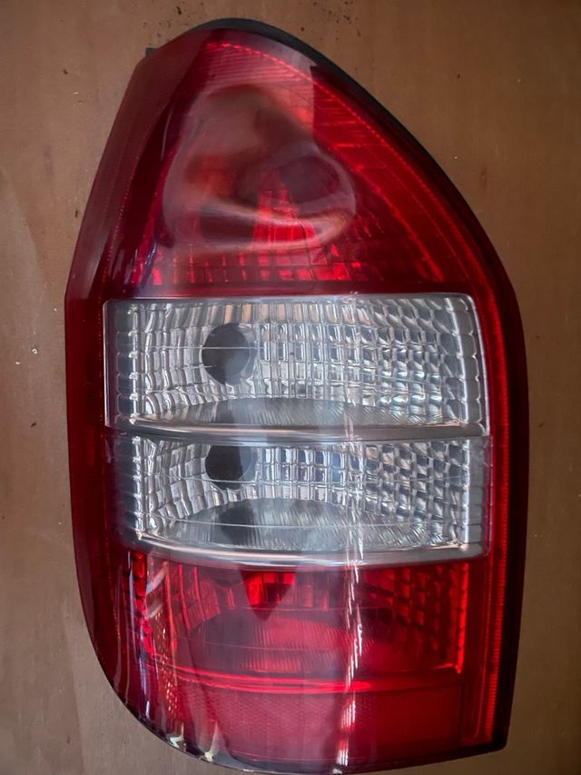 Piloto trasero izquierdo Opel Zafira