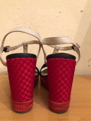 TOMMY HILFIGER - sandalias cuña 37