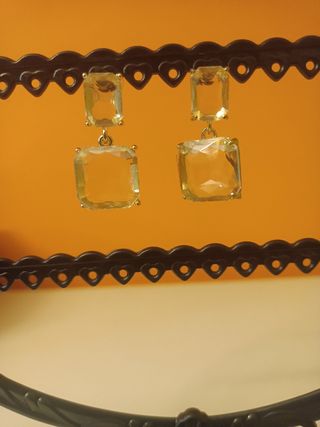 Pendientes de mujer de Zara.