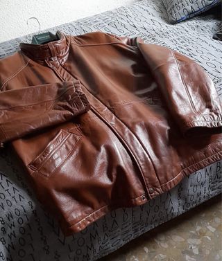 Cazadora piel autética color marron de caballero