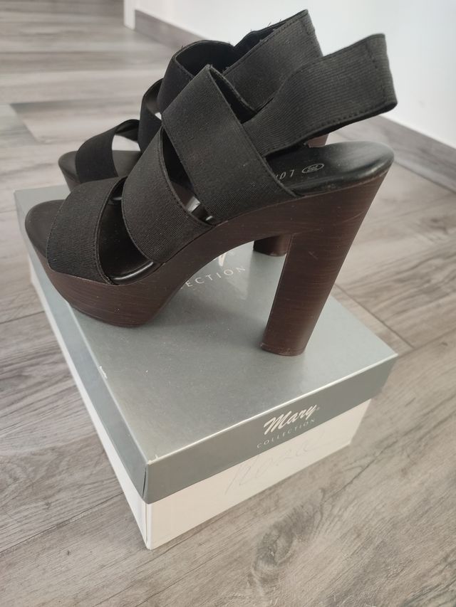 sandali neri con doppia fascia e tacco 10cm.