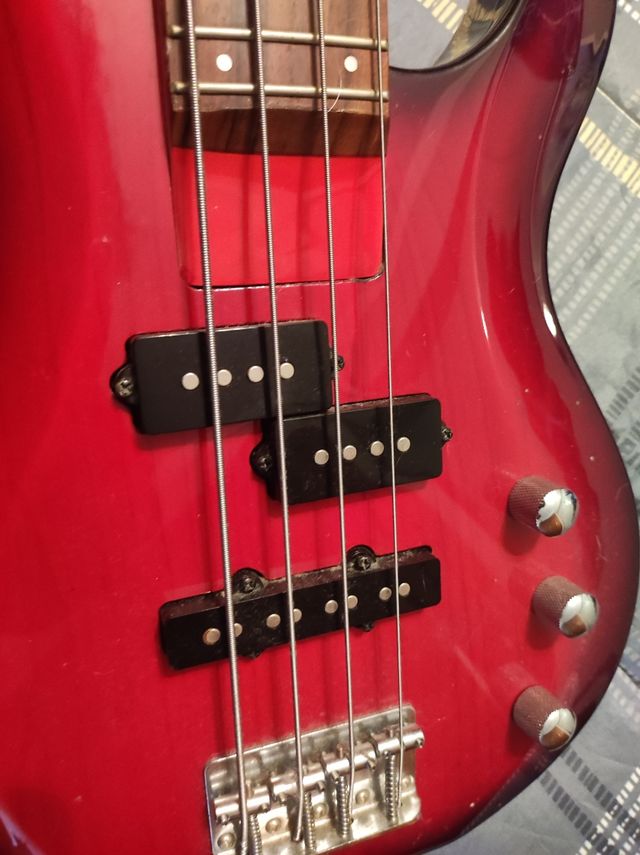 Bajo Aria + amplificador vintage