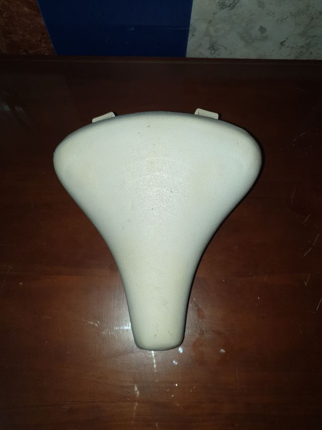 Sillín antiguo de bicicleta