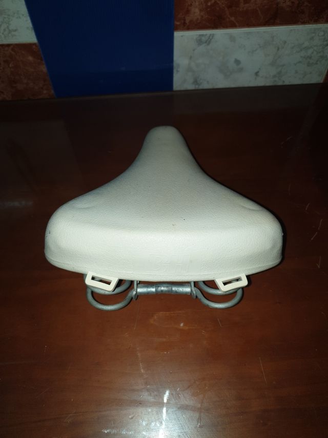 Sillín antiguo de bicicleta