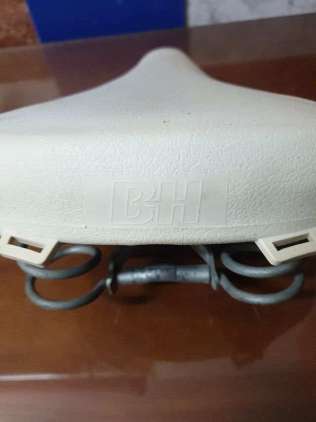 Sillín antiguo de bicicleta