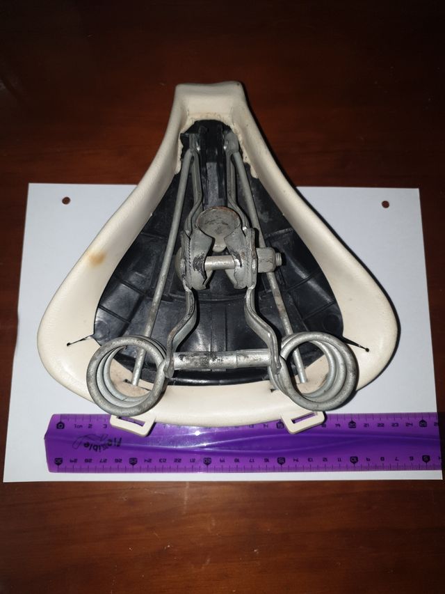 Sillín antiguo de bicicleta