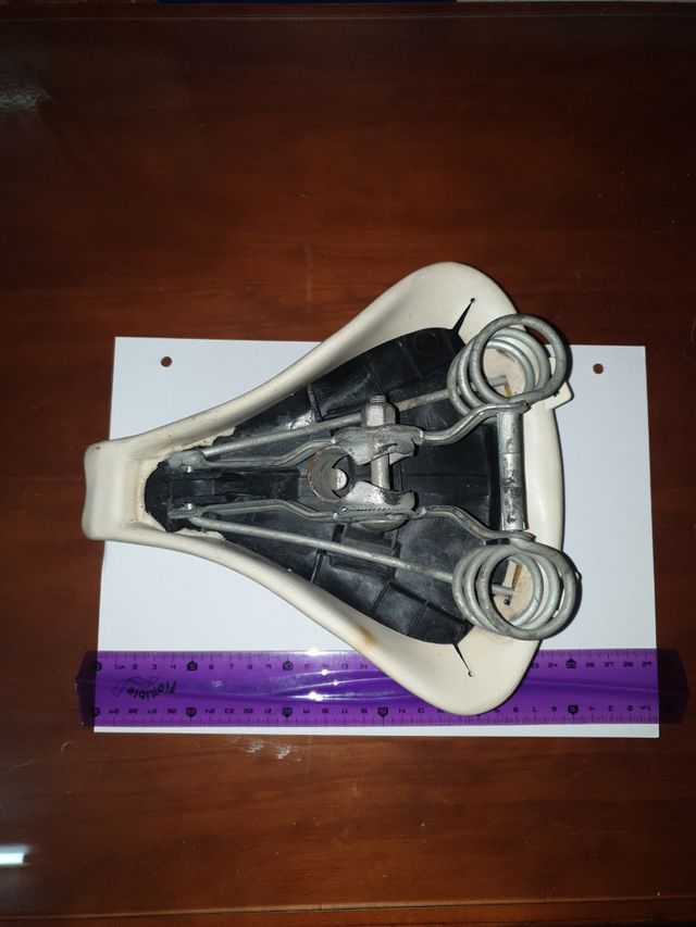 Sillín antiguo de bicicleta