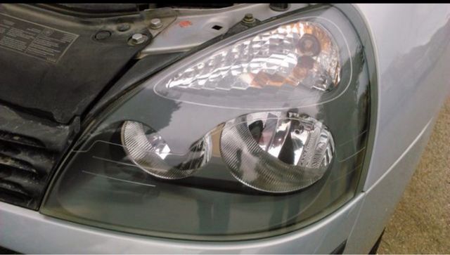 Pulido de faro con polimero.