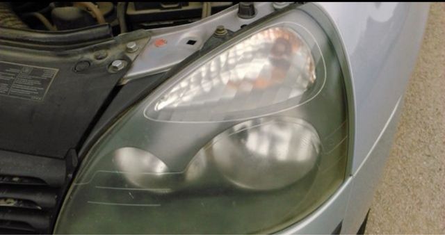 Pulido de faro con polimero.