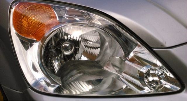 Pulido de faro con polimero.