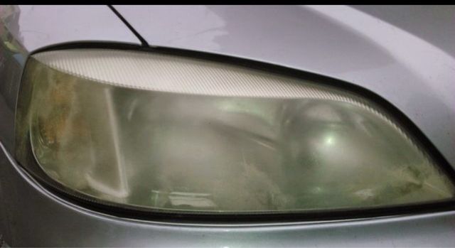 Pulido de faro con polimero.