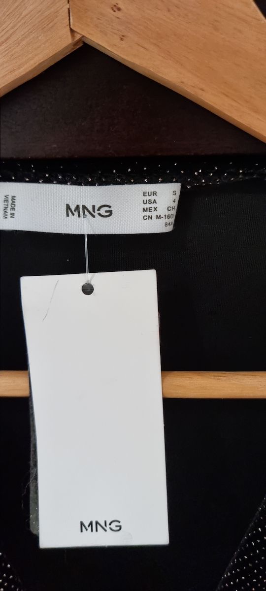 Vestido fiesta de Mango.