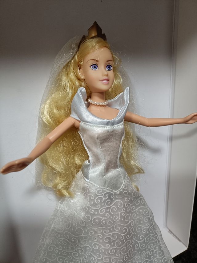 Muñeca  aurora novia