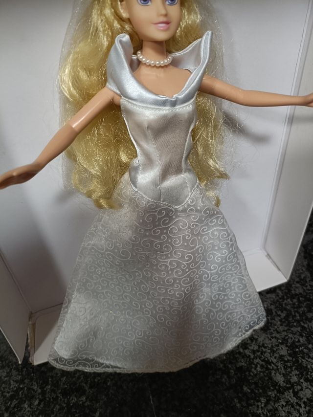 Muñeca  aurora novia