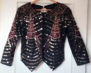 Chaqueta con abalorios de Almatrichi 