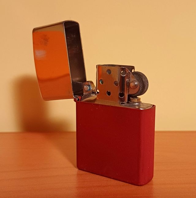 Mechero estilo Zippo