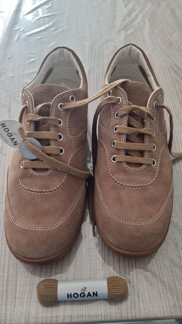 Hogan da uomo scamosciate