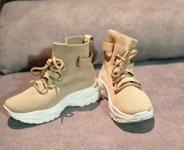 Zapatillas calcetín color beige  N°38