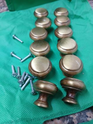 Pomos tirado en bronce 