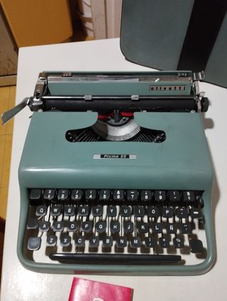 Maquina de escribir Olivetti Pluma 22