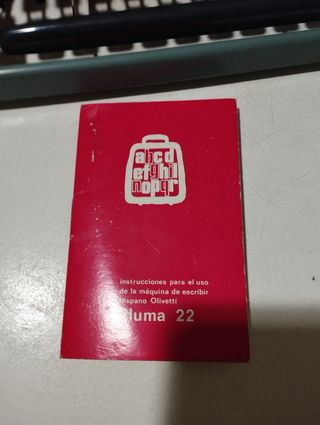 Maquina de escribir Olivetti Pluma 22