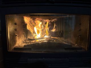 Estufa de leña con motor INVICTA 700