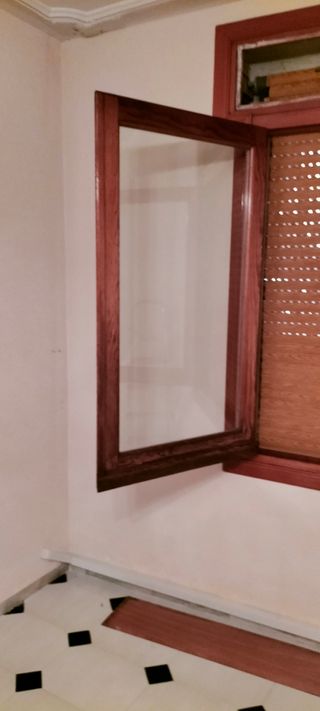 Venta de madera con persiana