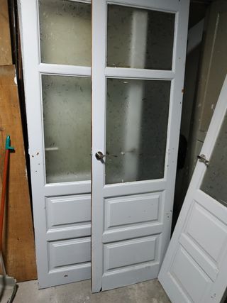 Puertas blancas de madera de castaño congristal