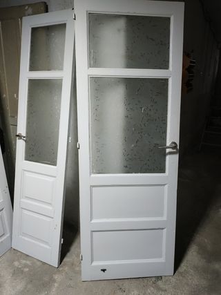 Puertas blancas de madera de castaño congristal