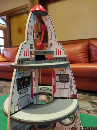 Razzo spaziale HAPE in legno