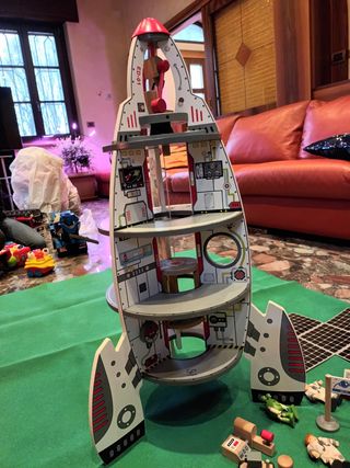 Razzo spaziale HAPE in legno
