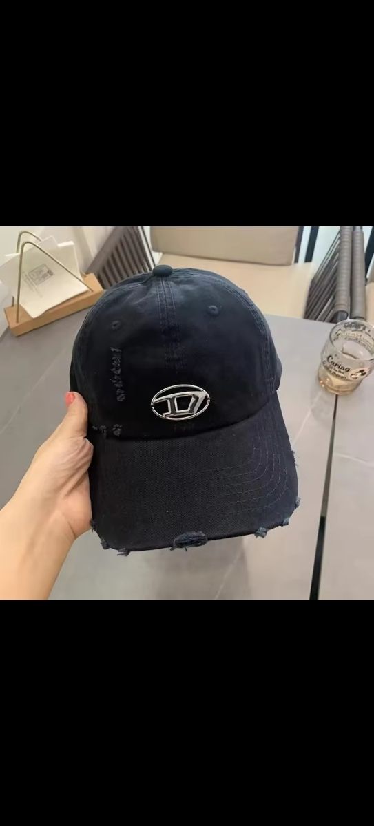 Cappello diesel nero