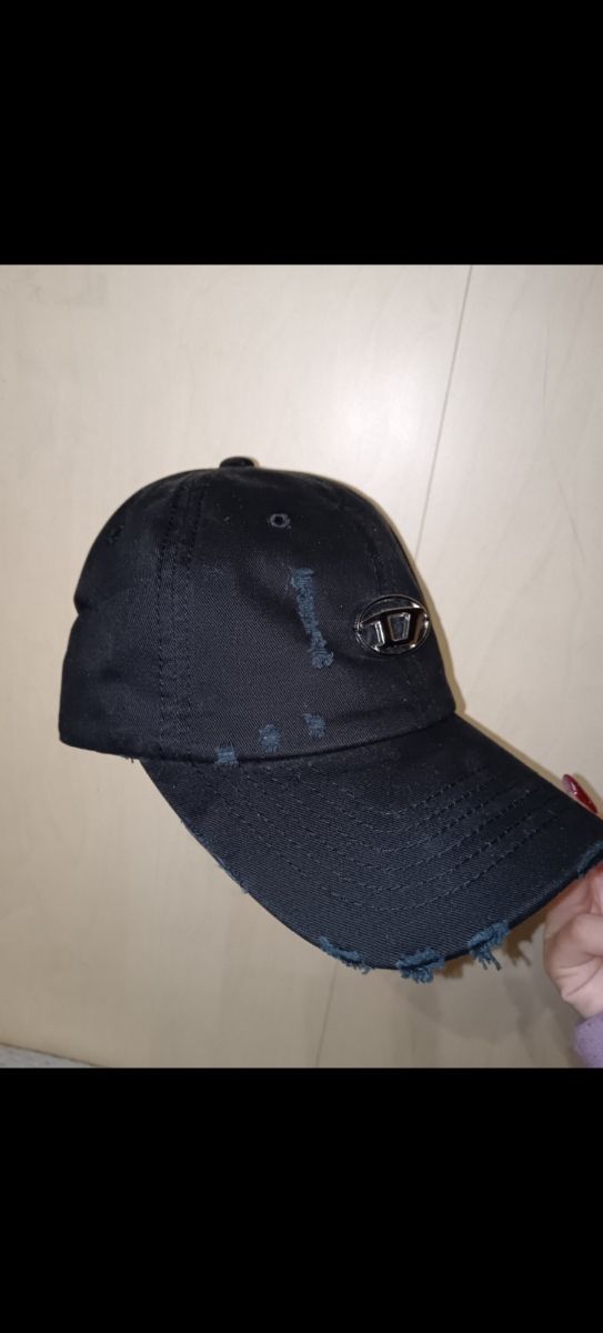 Cappello diesel nero