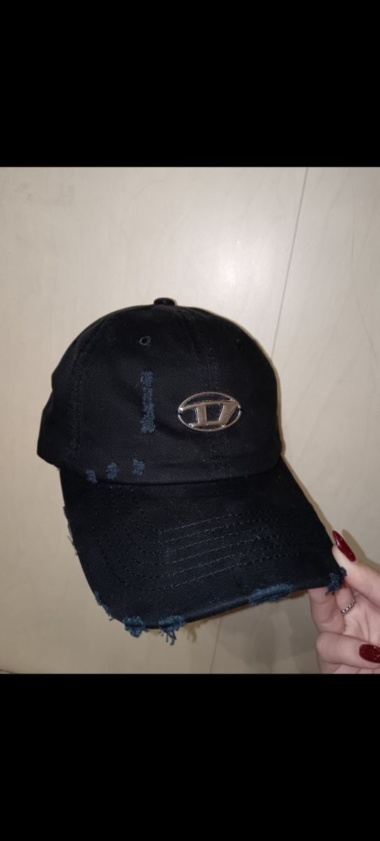 Cappello diesel nero
